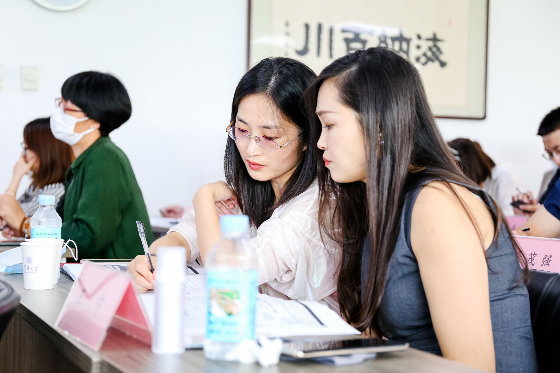 清大工商管理EMBA總裁班45期學員上課討論中