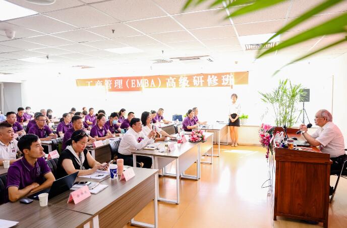 工商管理(EMBA)總裁高級(jí)研修班49期開(kāi)學(xué)典禮現(xiàn)場(chǎng)照片